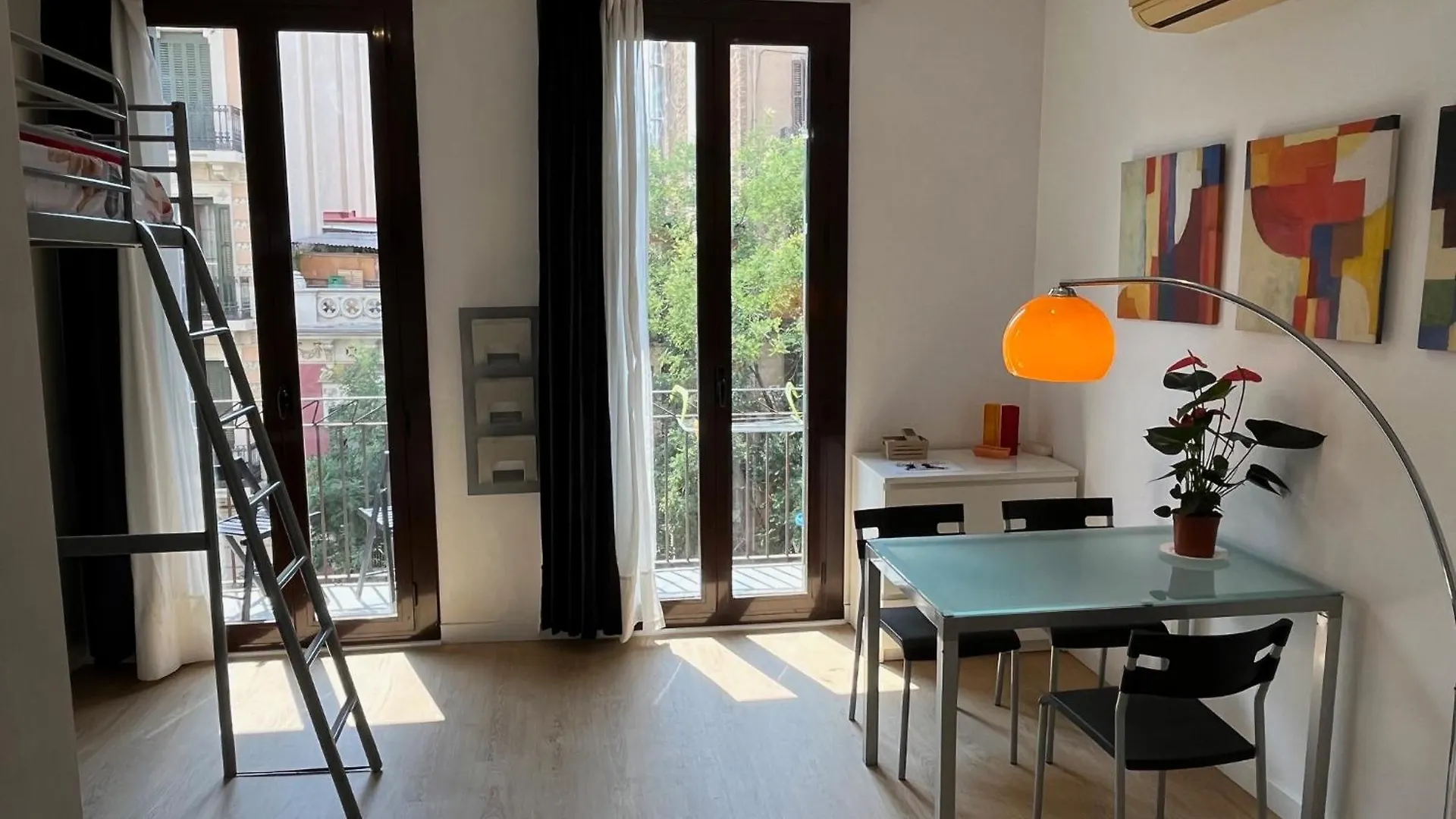 Studio By Sants Market location